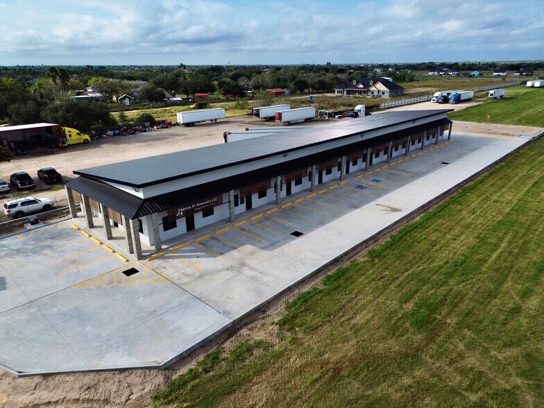 5467 Alamo Rd, Edinburg, TX à louer - Photo de l’immeuble – Image 3 sur 14