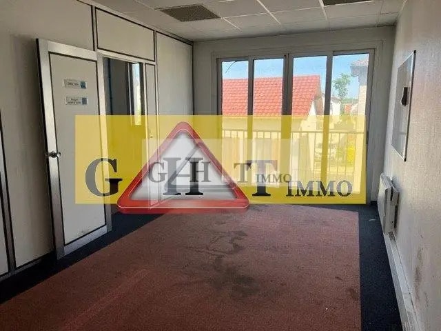 Bureau dans Maisons-Alfort à vendre - Photo de l’immeuble – Image 3 sur 7