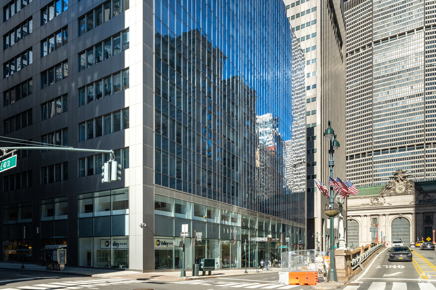 100 Park Ave, New York, NY à louer - Photo de l’immeuble – Image 3 sur 7