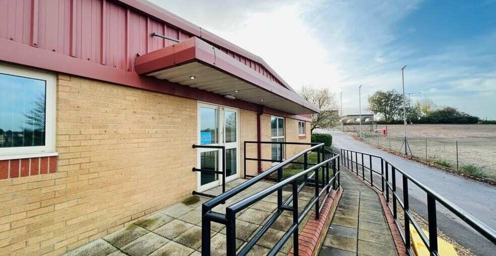 142 Prospect Way, Luton à louer - Photo de l’immeuble – Image 2 sur 2