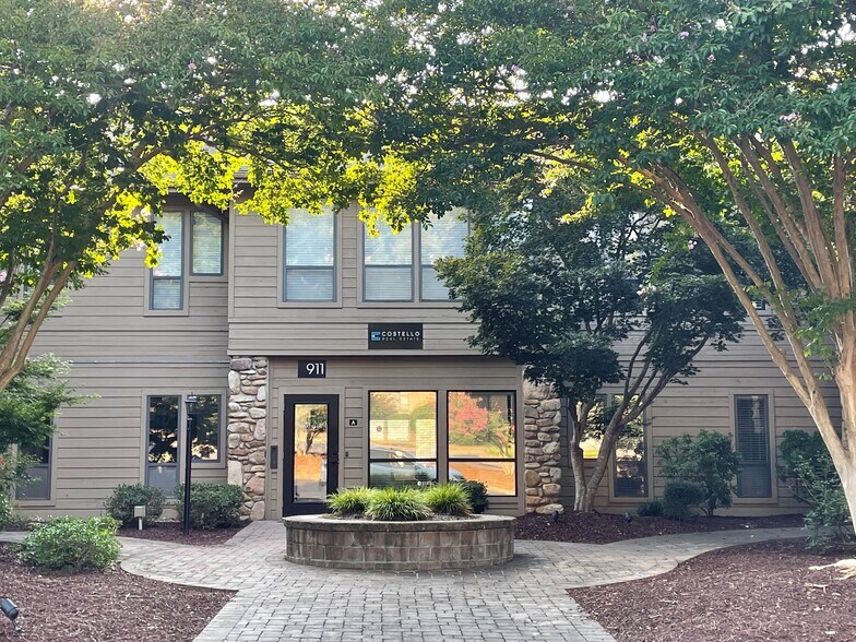 911 Paverstone Dr, Raleigh, NC à louer - Photo principale – Image 1 sur 21