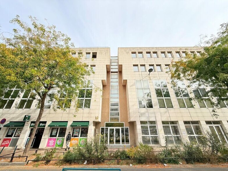 30 Rue Hoche, Pantin à louer - Photo de l’immeuble – Image 3 sur 26