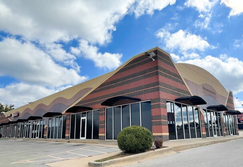 140 S Midwest Blvd, Oklahoma City, OK à louer - Photo principale – Image 1 sur 6