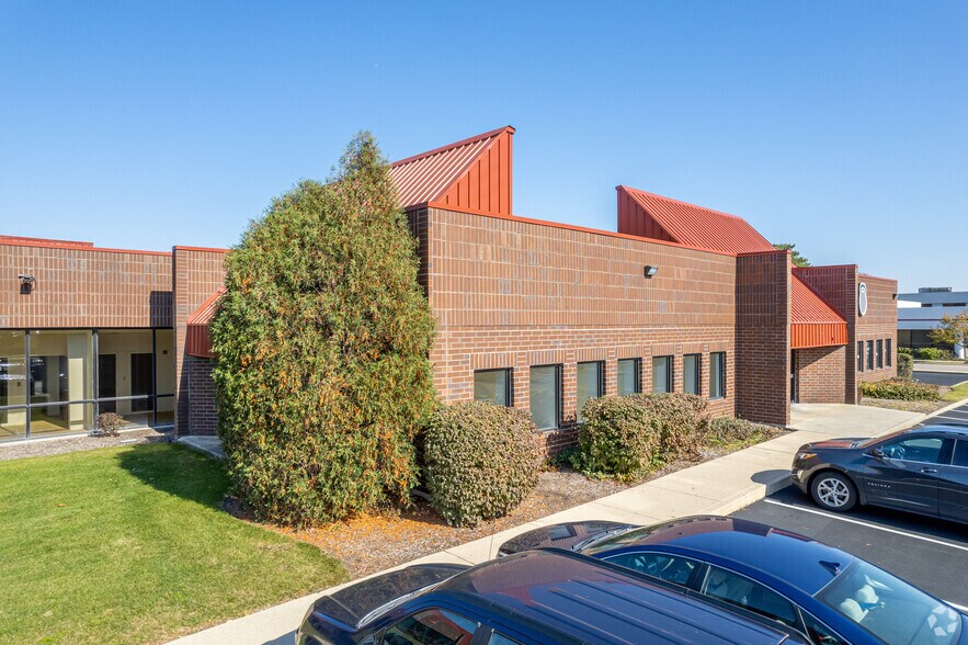 300-350 E 22nd St, Lombard, IL à louer - Photo de l’immeuble – Image 2 sur 3
