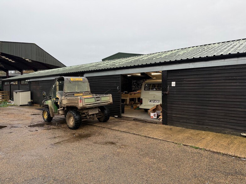 Unit 16 Charlwood Place, Norwood Hill Rd, Horley à louer - Photo de l’immeuble – Image 1 sur 3