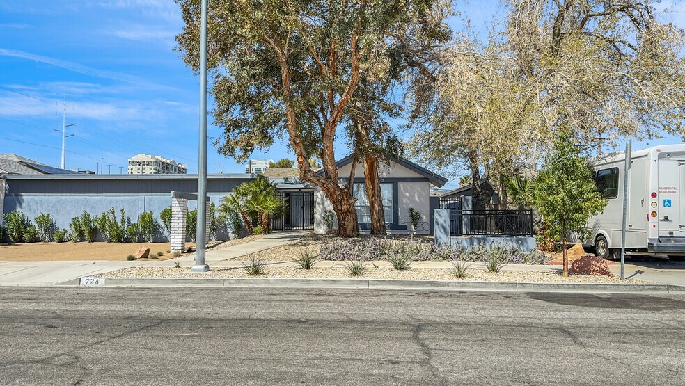 724 S 9th St, Las Vegas, NV à louer - Photo de l’immeuble – Image 1 sur 13