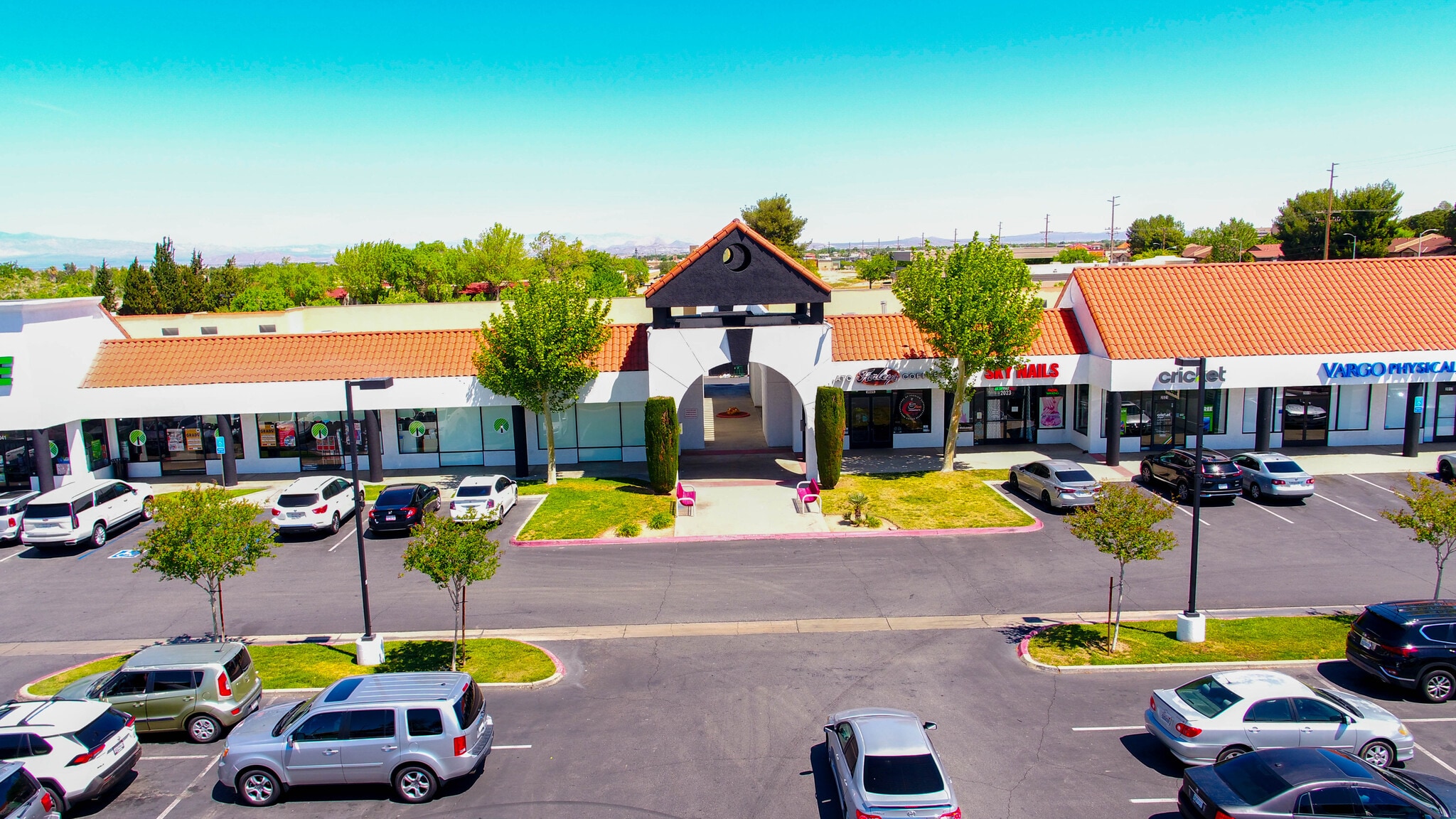 2059-2073 W Avenue K, Lancaster, CA à louer Photo principale– Image 1 sur 8