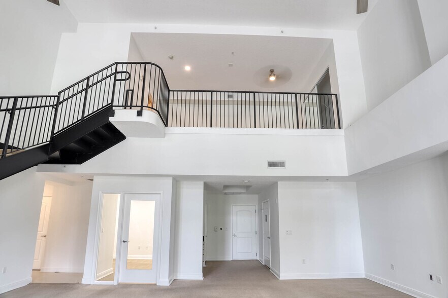 701 S Olive Ave, West Palm Beach, FL à louer - Photo intérieure – Image 2 sur 113