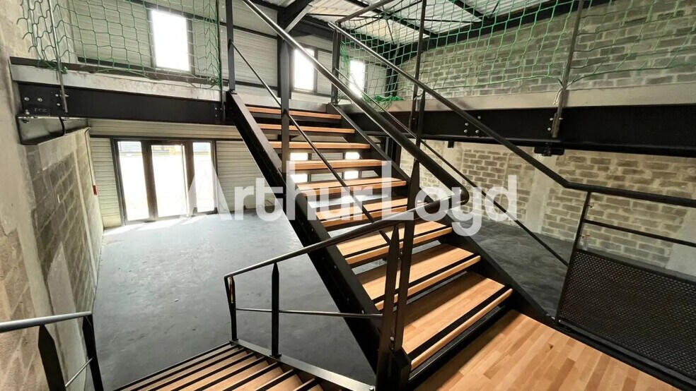 Bureau dans Ifs à vendre - Photo de l’immeuble – Image 3 sur 4