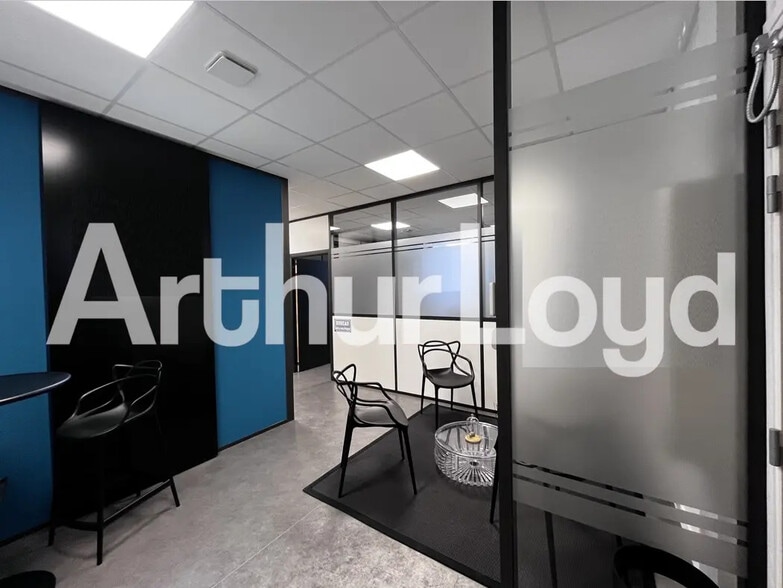 Bureau dans Fleury-sur-Orne à louer - Photo de l’immeuble – Image 1 sur 2