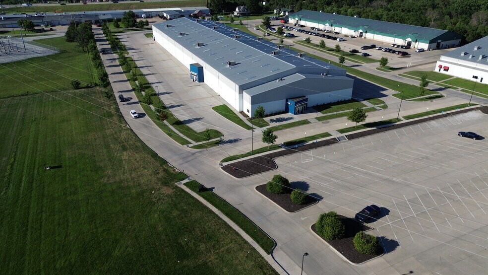 315 Speedway Cir, Lincoln, NE à louer - Photo de l’immeuble – Image 3 sur 5