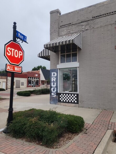 324 E Main St, Shawnee, OK à vendre - Photo de l’immeuble – Image 3 sur 7