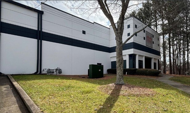 1600 Cross Pointe Way, Duluth, GA à louer - Photo de l’immeuble – Image 1 sur 3