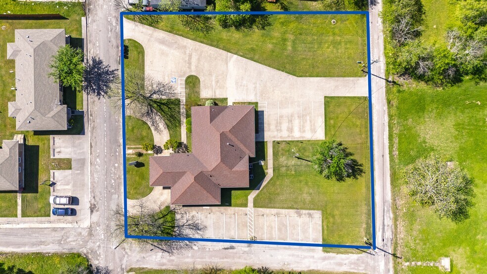 111 N Johnson St, Farmersville, TX à vendre - Photo principale – Image 1 sur 30
