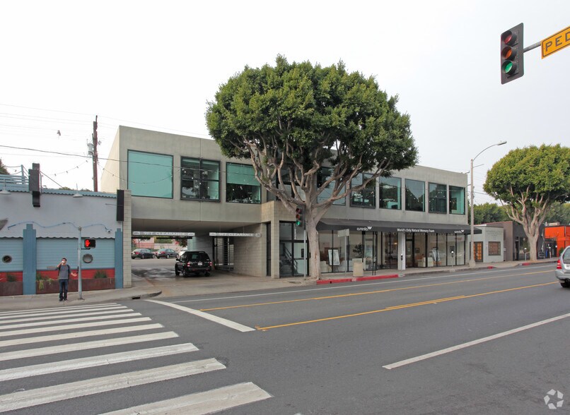 2430-2434 Main St, Santa Monica, CA à louer - Photo de l’immeuble – Image 1 sur 8