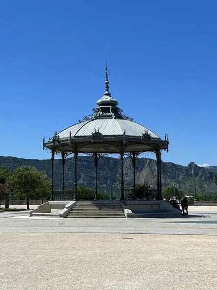 Local commercial dans Valence à louer - Photo de l’immeuble – Image 1 sur 6