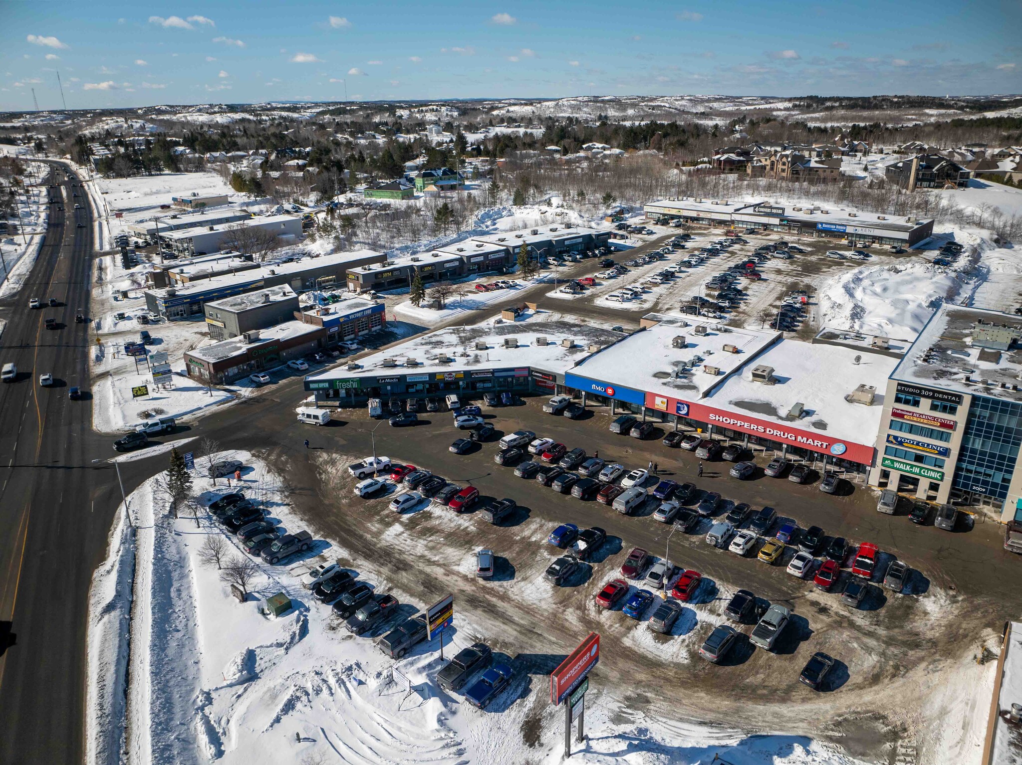 2021 Long Lake Rd, Sudbury, ON à louer Photo principale– Image 1 sur 11