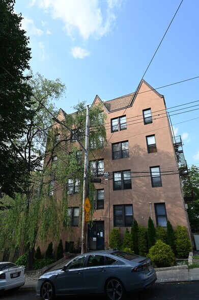37 Avon Pl, Staten Island, NY à vendre - Photo de l’immeuble – Image 2 sur 8