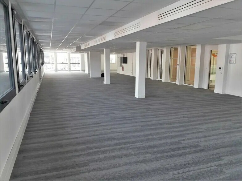 Bureau dans Rouen à louer - Photo de l’immeuble – Image 2 sur 13