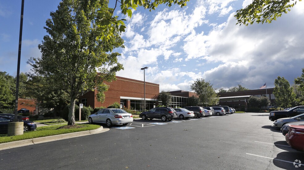 8700 Stony Point, Richmond, VA à louer - Photo de l’immeuble – Image 2 sur 6
