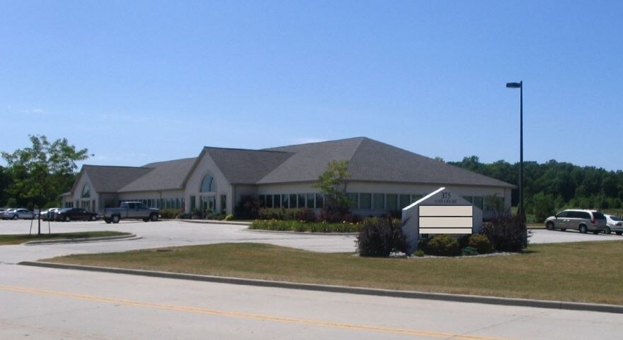375 Ams Ct, Howard, WI à vendre - Photo de l’immeuble – Image 1 sur 5