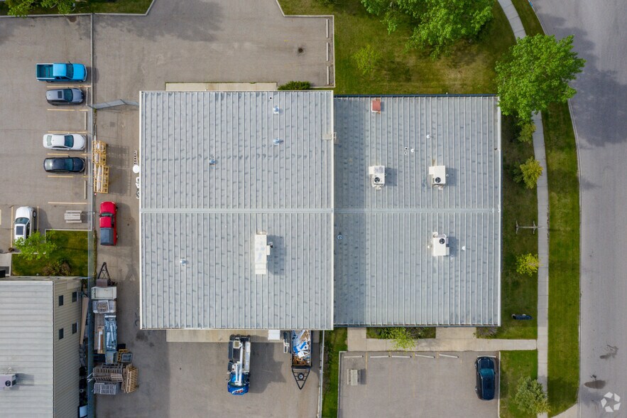 4300 116th Ave SE, Calgary, AB à louer - Photo de l’immeuble – Image 3 sur 4