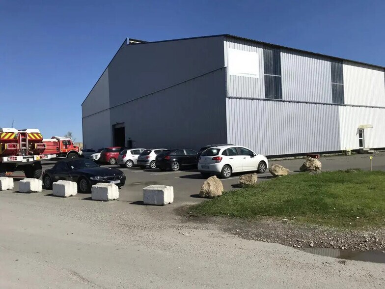 Local d’activités dans Bassens à louer - Photo de l’immeuble – Image 1 sur 7