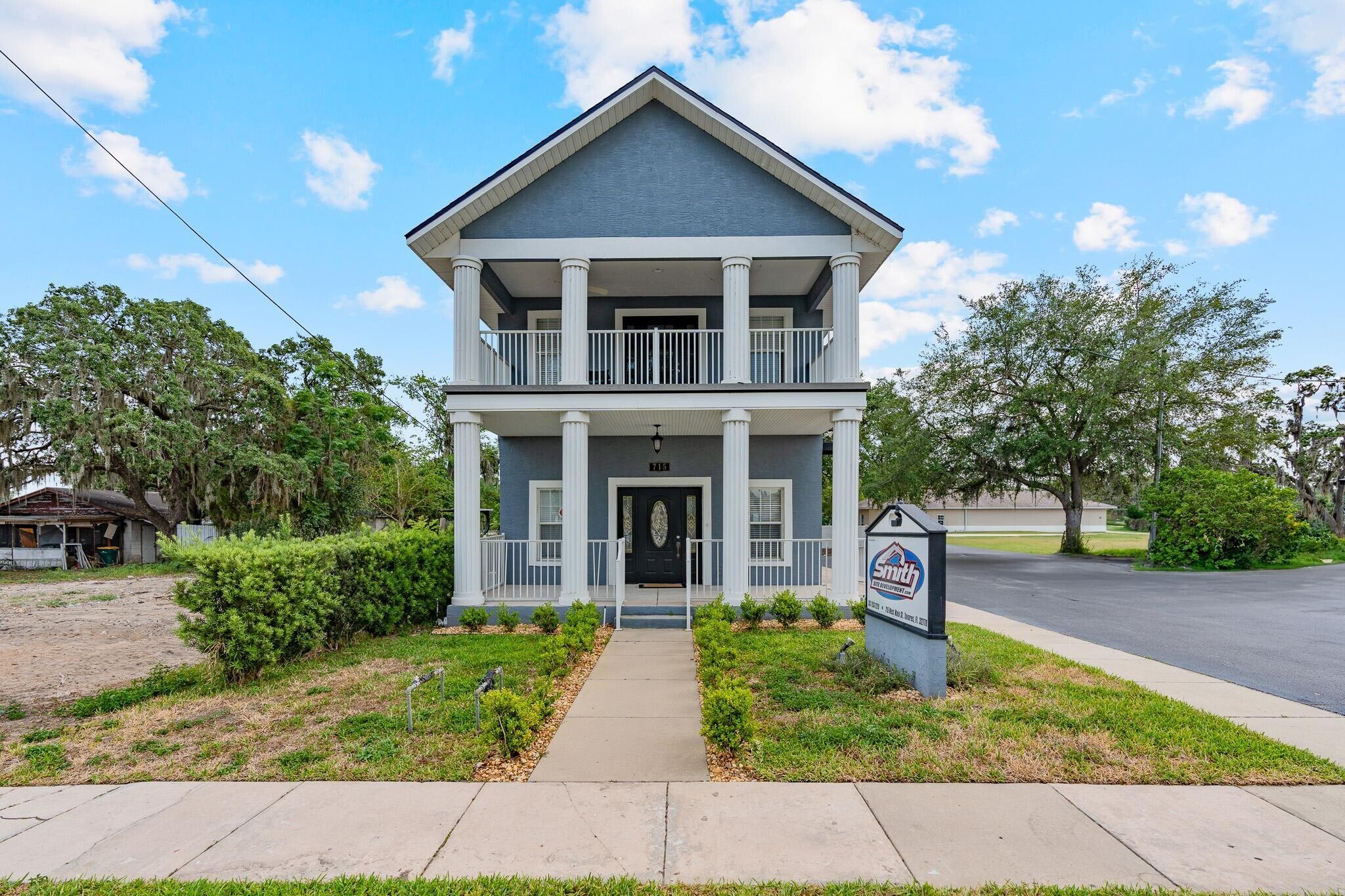 715 W Main St, Tavares, FL à louer Photo de l’immeuble– Image 1 sur 41