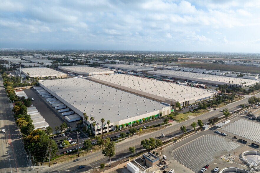5116-5166 Chino Hills Pky, Chino, CA à louer - Aérien – Image 2 sur 3