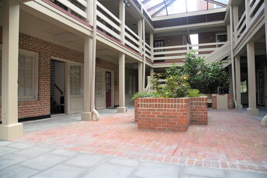655 S Washington St, Alexandria, VA à louer - Photo de l’immeuble – Image 3 sur 9