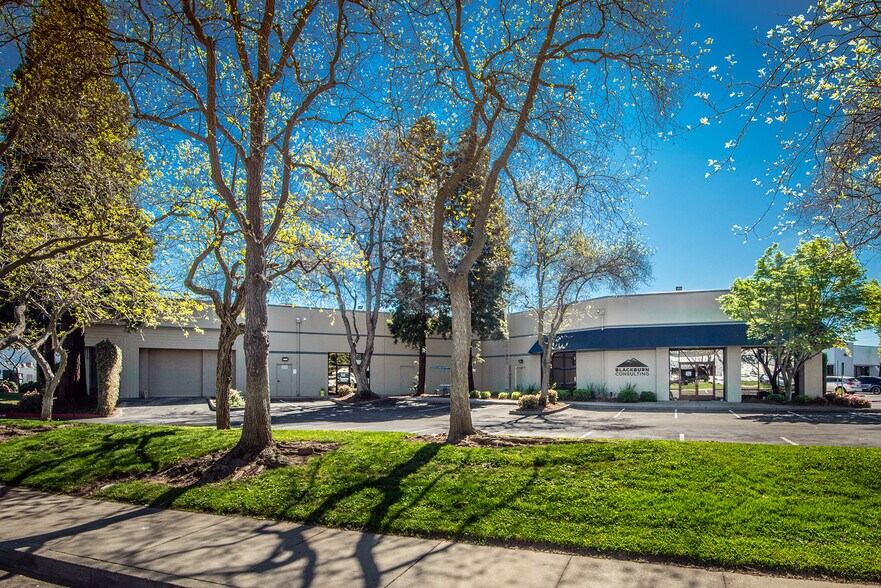 2491 Boatman Ave, West Sacramento, CA à vendre - Photo de l’immeuble – Image 3 sur 6
