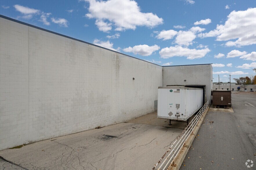 5223 Monroe St, Toledo, OH à louer - Photo de l’immeuble – Image 3 sur 6