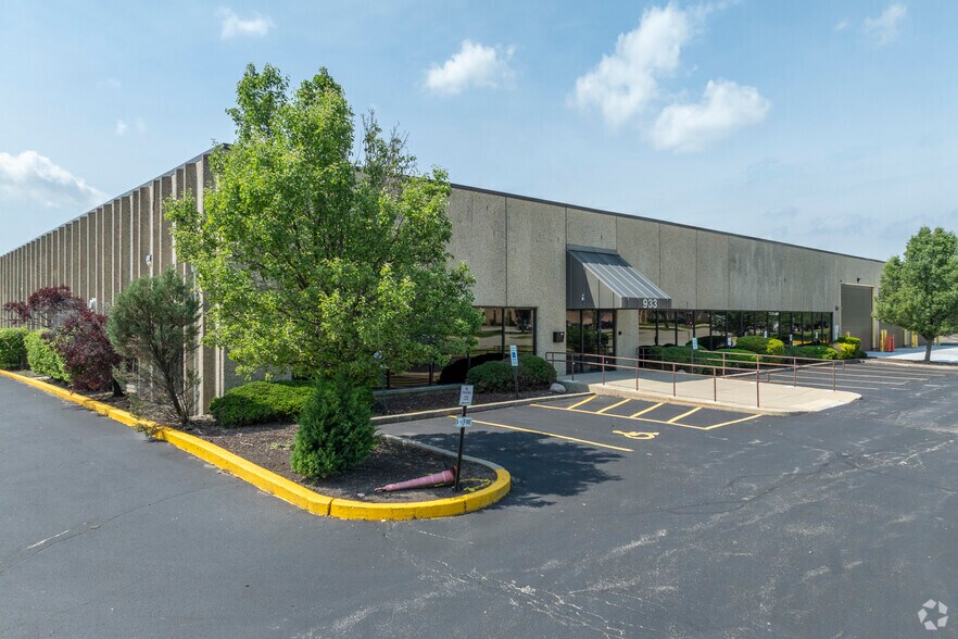 933 E Remington Rd, Schaumburg, IL à louer - Photo principale – Image 1 sur 12