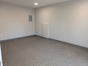 8312-8314 Fraser Av, Fort McMurray, AB à louer Photo de l’immeuble– Image 2 sur 11