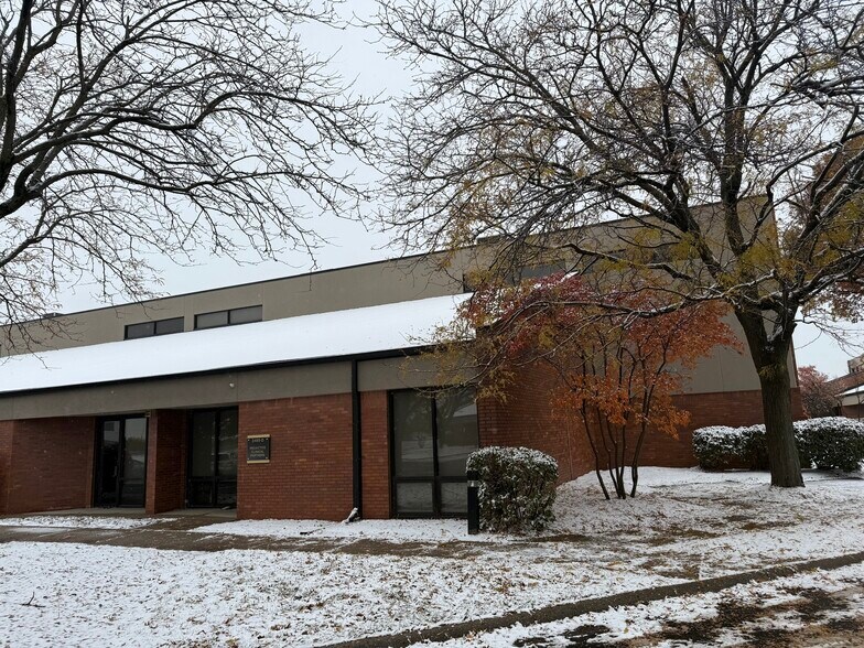 2485 Directors Row, Indianapolis, IN à louer - Photo de l’immeuble – Image 2 sur 15