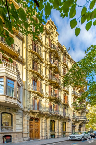 Local commercial dans Barcelone, Barcelona à louer - Photo de l’immeuble – Image 1 sur 4