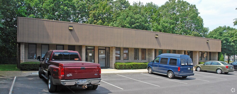 1641 Route 112, Medford, NY à vendre - Photo de l’immeuble – Image 2 sur 4