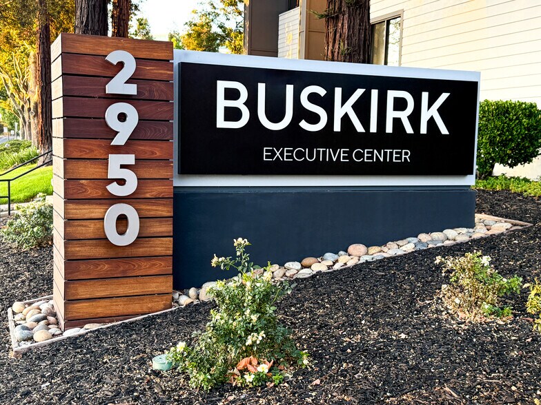 2950 Buskirk Ave, Walnut Creek, CA à louer - Photo de l’immeuble – Image 2 sur 16