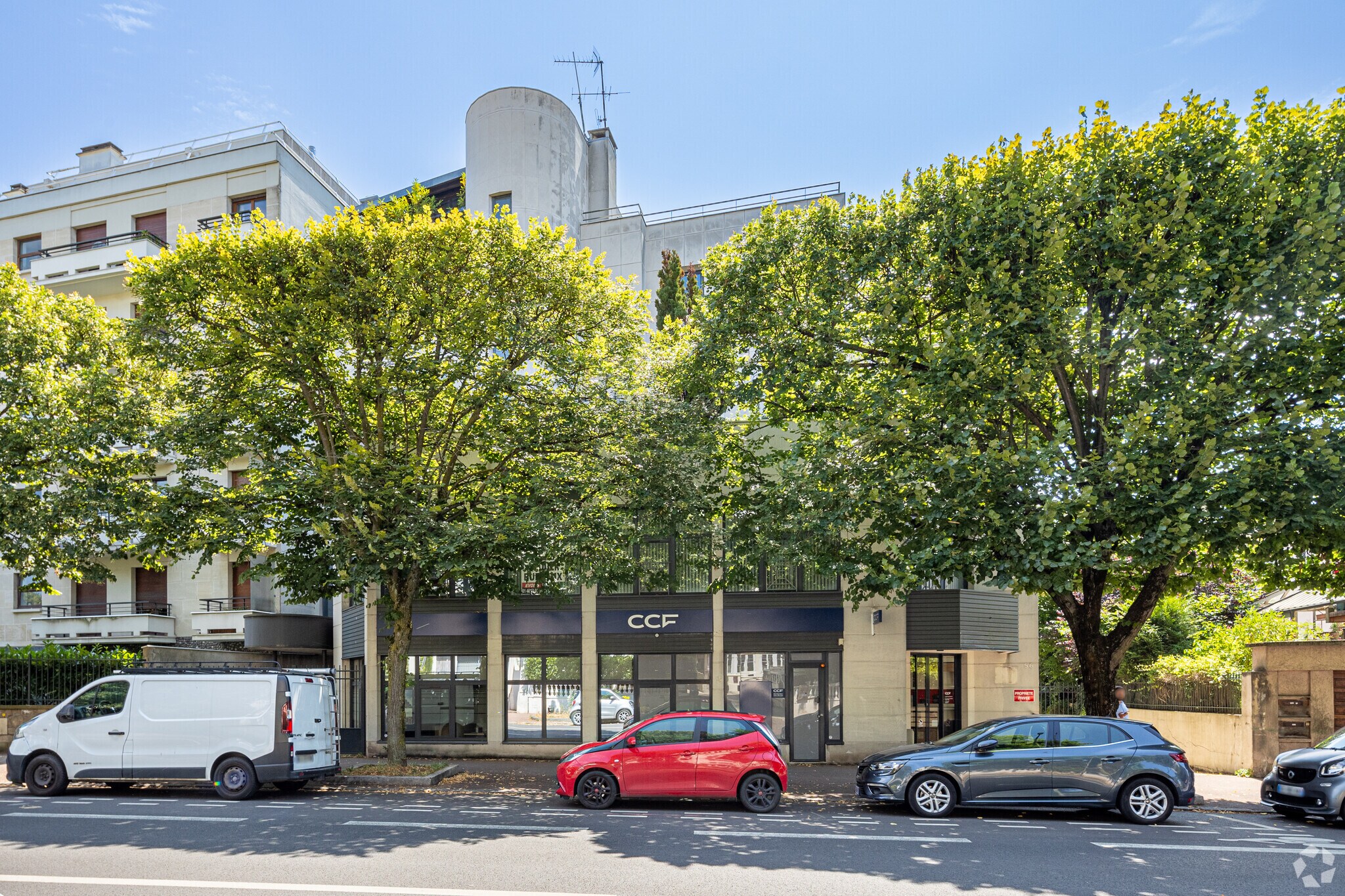Bureau dans Saint-Cloud à louer Photo principale– Image 1 sur 3