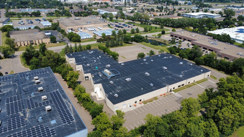 14755 27th Ave N, Plymouth, MN à louer - Photo de l’immeuble – Image 3 sur 3
