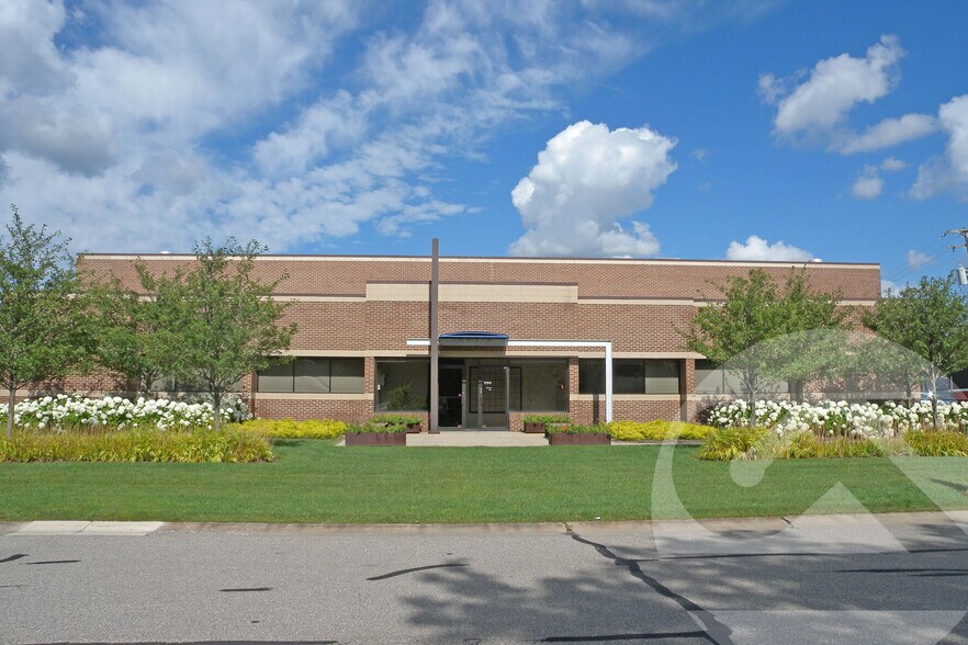 1098-1100 Centre Rd, Auburn Hills, MI à louer - Photo de l’immeuble – Image 1 sur 1