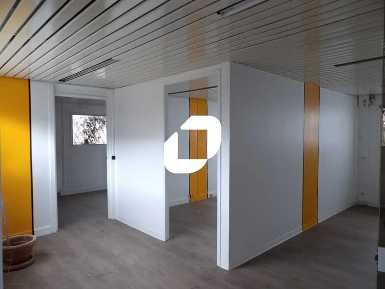 Local d'activités dans Épône à vendre - Photo intérieure – Image 3 sur 4