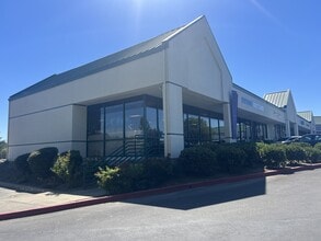 3300 E Castro Valley Blvd, Castro Valley, CA à louer Photo de l’immeuble– Image 1 sur 9