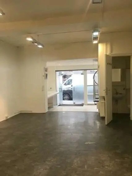 Local commercial dans Paris à louer - Photo de l’immeuble – Image 2 sur 5