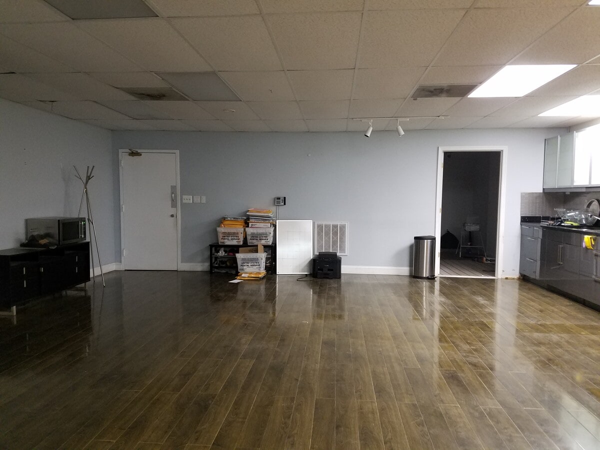 12063 Tech Rd, Silver Spring, MD 20904 - Lot 12063 - - Photo intérieure - Image 1 of 9