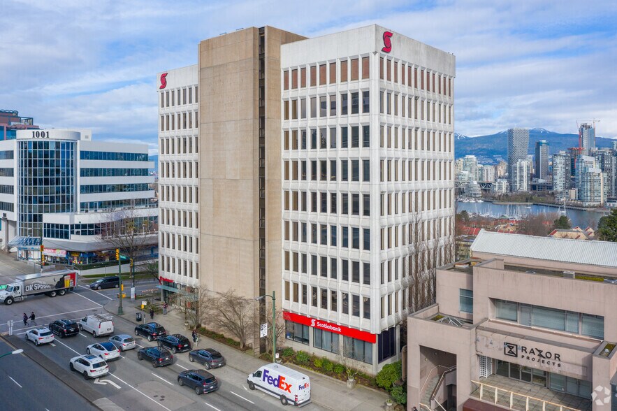 999 W Broadway, Vancouver, BC à louer - Photo de l’immeuble – Image 2 sur 4