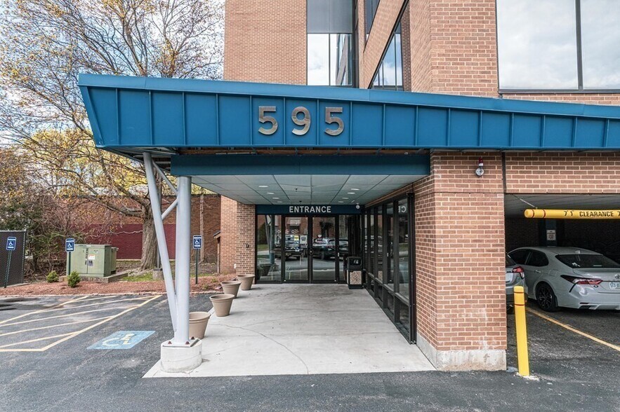 595 Pawtucket Blvd, Lowell, MA à louer - Photo de l’immeuble – Image 2 sur 3