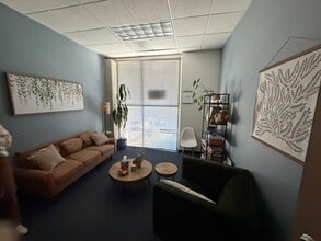 27955 Smyth Dr, Valencia, CA à louer Photo intérieure– Image 2 sur 3