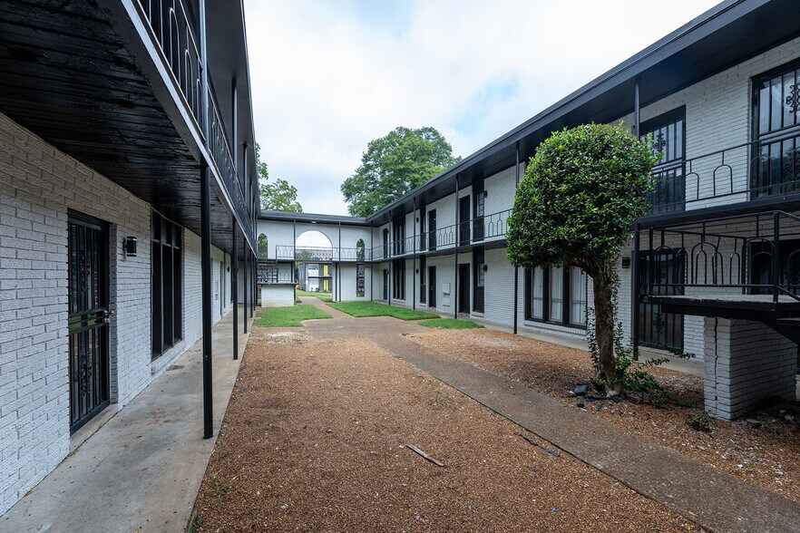 634 Brister St, Memphis, TN à vendre - Photo de l’immeuble – Image 3 sur 16