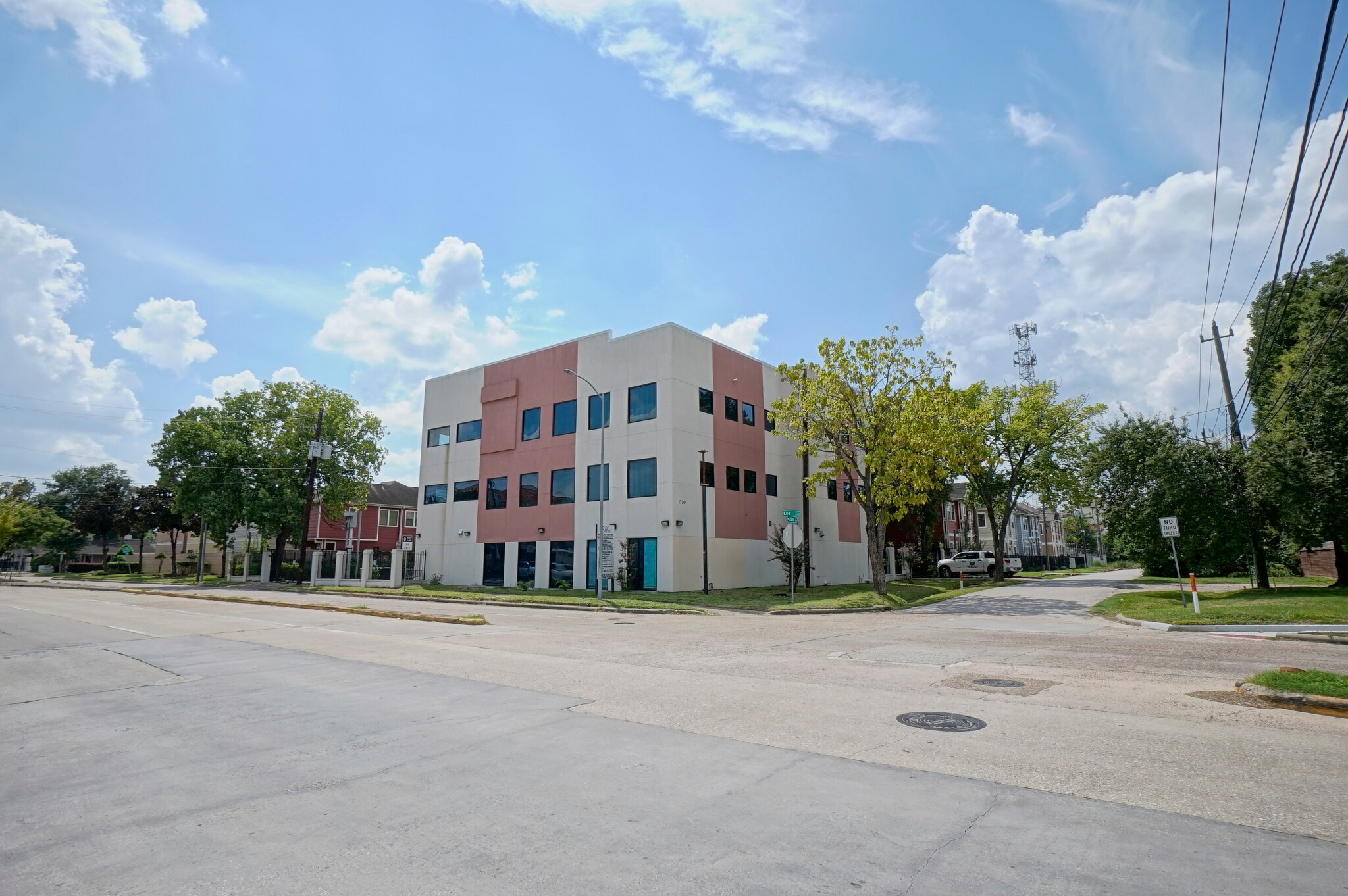 1710 W 25th St, Houston, TX à vendre Photo de l’immeuble– Image 1 sur 8